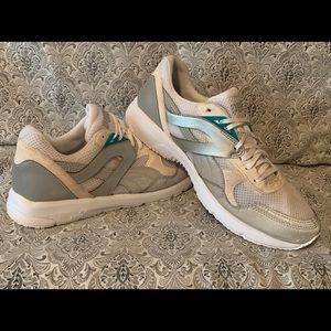 PUMA FUTURE R698 TRAINERS - mens 8 = women's 9.5